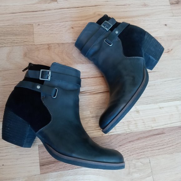 korks tea ankle bootie black